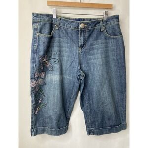 Vintage Y2K Mwah Jean Shorts Size 18W Threaded Flower Embroidered Street Style